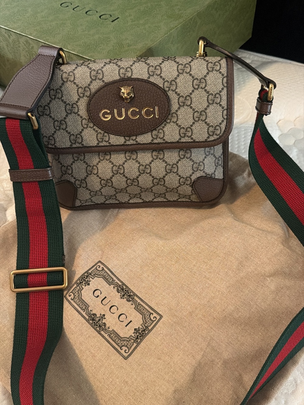 Gucci Beige GG Supreme Canvas Crossbody with Brown Trim and Green-Red Web Strap - Picture 2 of 3
